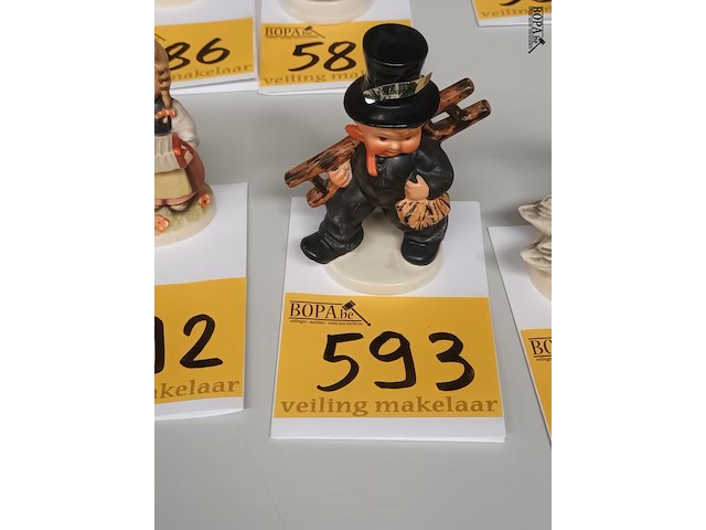 Lot 593 - beeldje goebel - afbeelding 3 van  3