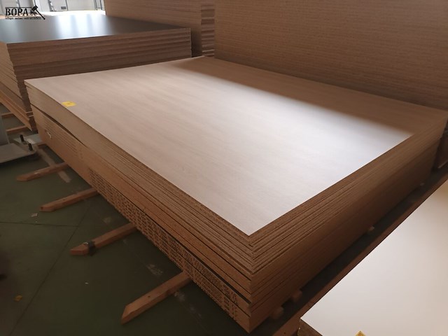 Lot 593 - melamine panelen. 35 stuks - afbeelding 1 van  5