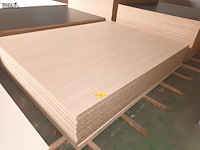 Lot 595 - melamine panelen. 18 stuks - afbeelding 1 van  3