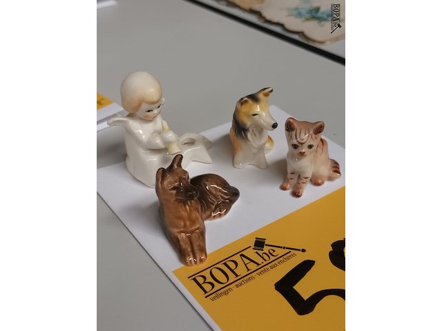 Lot 596 - beeldjes goebel miniaturen. 4 stuks - afbeelding 2 van  3