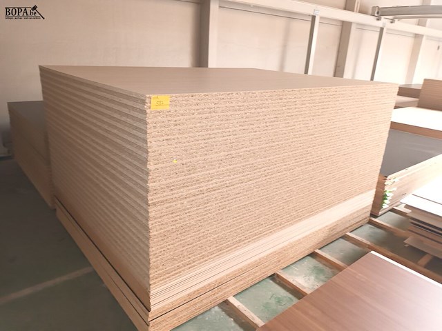 Lot 597 - melamine panelen. 74 stuks - afbeelding 1 van  4