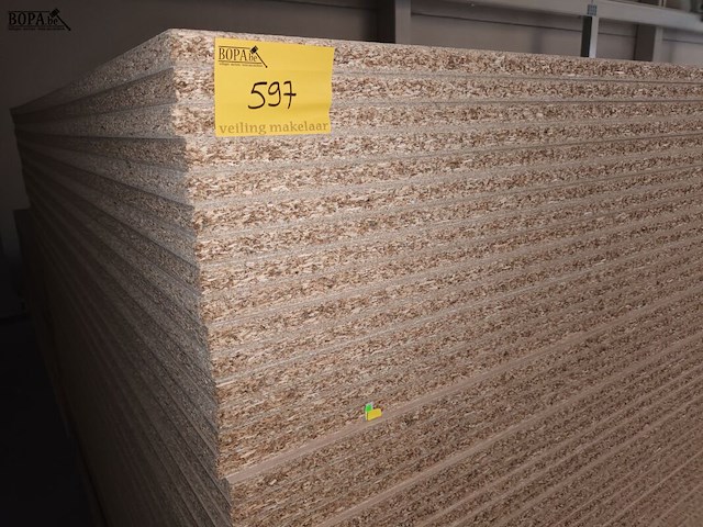 Lot 597 - melamine panelen. 74 stuks - afbeelding 4 van  4