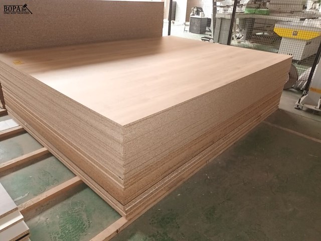 Lot 599 - melamine panelen. 39 stuks - afbeelding 1 van  3