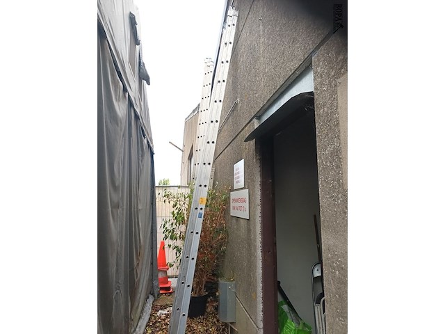 Lot 6 - aluminium ladder - afbeelding 1 van  3
