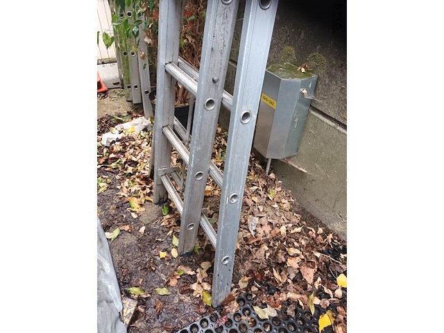 Lot 6 - aluminium ladder - afbeelding 2 van  3
