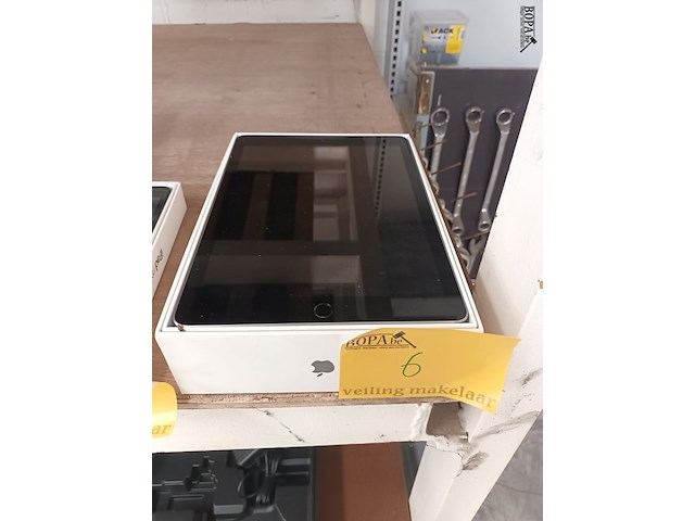 Lot 6 - apple ipad - afbeelding 1 van  4