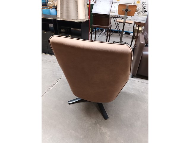 Lot 6 - armstoel op draaipoot - afbeelding 2 van  4