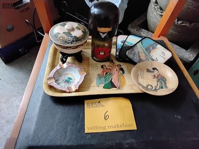 Lot 6 - aziatische dercoratie allerlei - afbeelding 1 van  4