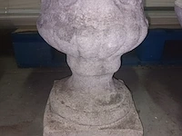 Lot 6 - betonnen tuinvaas - afbeelding 2 van  4