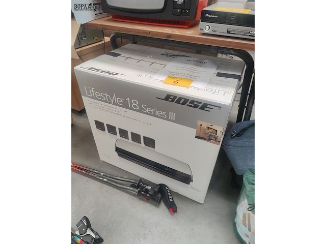 Lot 6 - bose homecinema systeem - afbeelding 1 van  3