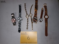 Lot 6 - dames polshorloges. 7 stuks - afbeelding 1 van  5