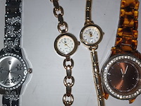 Lot 6 - dames polshorloges. 7 stuks - afbeelding 3 van  5