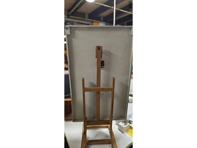 Lot 6 - decoratieve klok met bel op witte kader - afbeelding 4 van  4