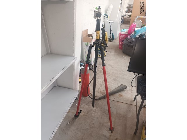 Lot 6 - driepoot statief hilti - afbeelding 1 van  4