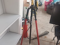Lot 6 - driepoot statief hilti