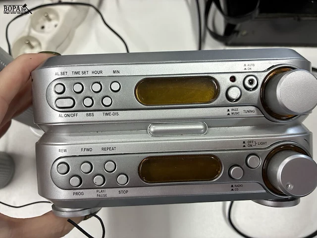 Lot 6 - fm radio cd compact disc player - afbeelding 3 van  6
