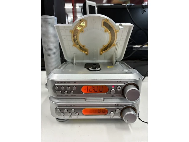 Lot 6 - fm radio cd compact disc player - afbeelding 5 van  6