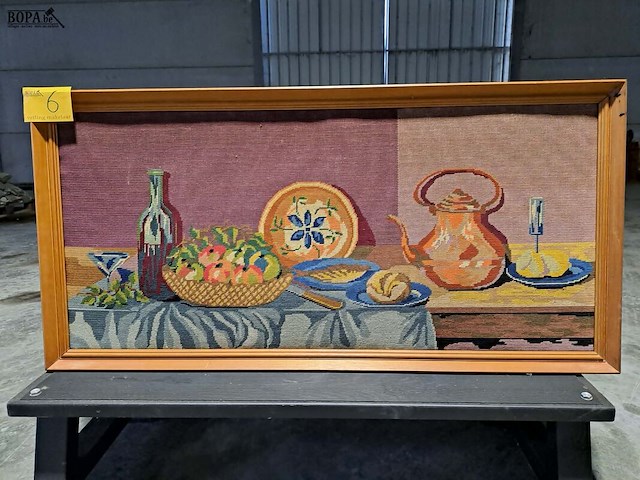 Lot 6 - geborduurd schilderij gedekte tafel - afbeelding 1 van  2