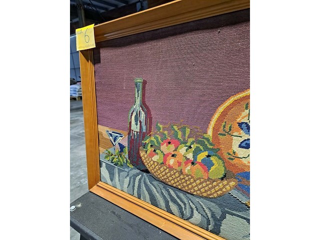 Lot 6 - geborduurd schilderij gedekte tafel - afbeelding 2 van  2