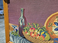 Lot 6 - geborduurd schilderij gedekte tafel - afbeelding 2 van  2