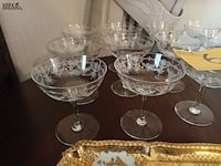 Lot 6 - gegraveerde champagne glazen. 12 stuks - afbeelding 2 van  3
