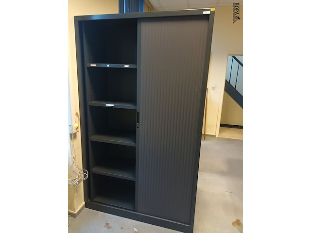 Lot 6 - hoge roldeurkast - afbeelding 2 van  2