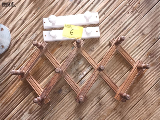 Lot 6 - houten kapstok. 3 stuks - afbeelding 2 van  3