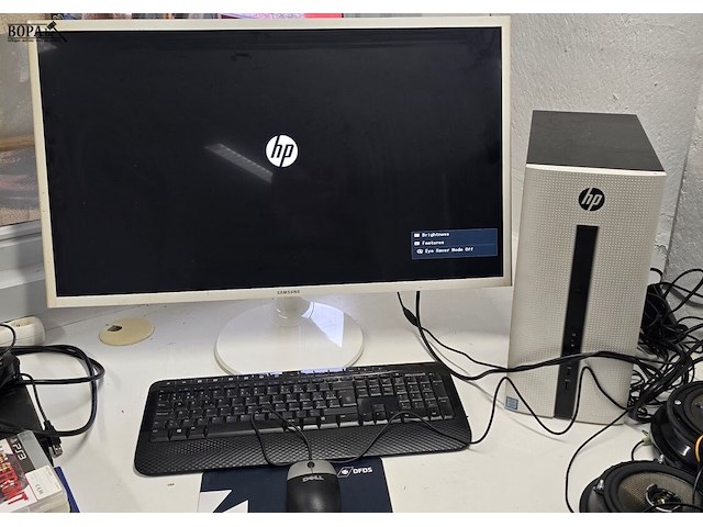 Lot 6 - hp computer met scherm, toetsenbord en muis - afbeelding 1 van  7