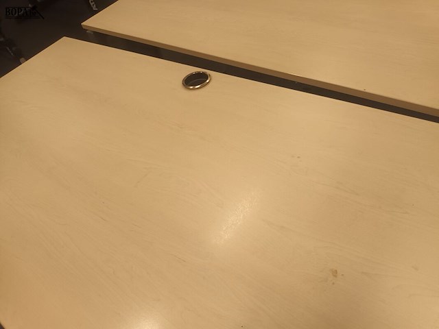 Lot 6 - in hoogte verstelbare tafel - afbeelding 3 van  3