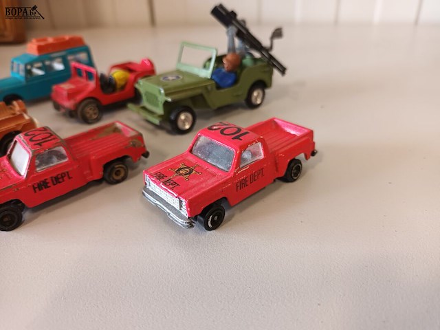 Lot 6 - jeeps op schaal. 7 stuks - afbeelding 5 van  12