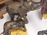 Lot 6 - koperen olifanten. 2 stuks