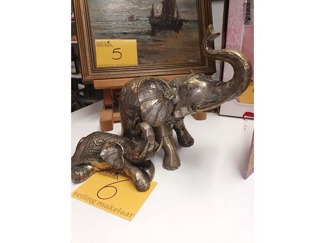 Lot 6 - koperen olifanten. 2 stuks - afbeelding 3 van  4