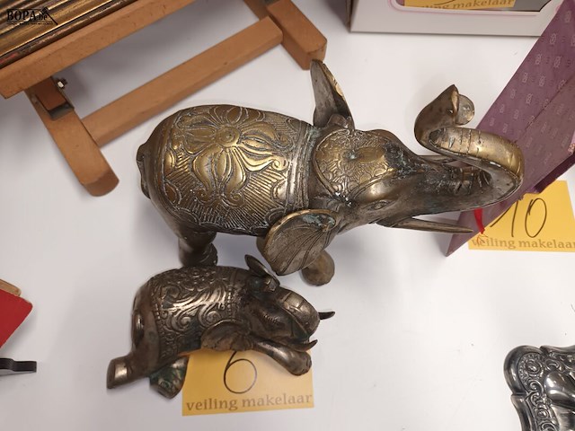 Lot 6 - koperen olifanten. 2 stuks - afbeelding 4 van  4