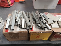 Lot 6 - lot diverse nietjes. 4 dozen - afbeelding 2 van  5