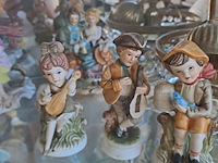 Lot 6 - lot diverse porseleinen en biscuit figuren. - afbeelding 3 van  3