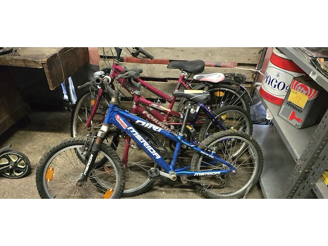 Lot 6 - lot van 3 kinderfietsen - afbeelding 1 van  8