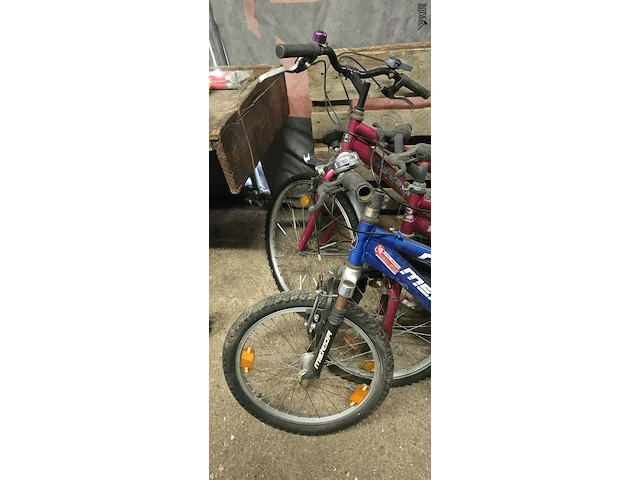 Lot 6 - lot van 3 kinderfietsen - afbeelding 7 van  8