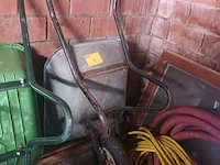 Lot 6 - metalen kruiwagen