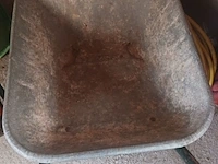 Lot 6 - metalen kruiwagen - afbeelding 2 van  2