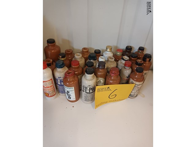 Lot 6 - miniatuur aardewerk kruiken. 29 stuks - afbeelding 1 van  5