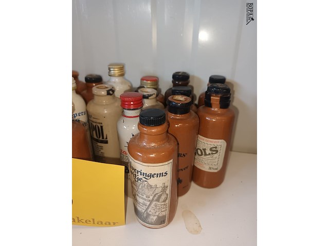 Lot 6 - miniatuur aardewerk kruiken. 29 stuks - afbeelding 4 van  5