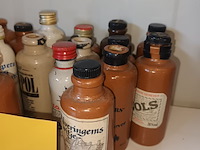 Lot 6 - miniatuur aardewerk kruiken. 29 stuks - afbeelding 4 van  5