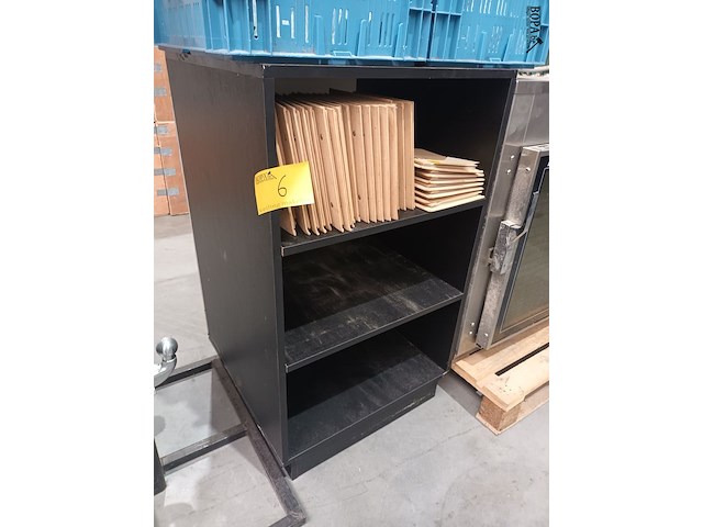Lot 6 - open kast - afbeelding 1 van  2