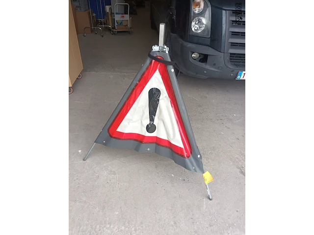 Lot 6 - opvouwbare driezijdige gevarendriehoek - afbeelding 1 van  3