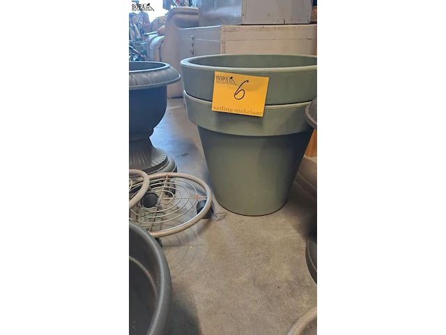 Lot 6 - plastiek bloempotten 5 stuks en 4 plantentrolleys in metaal - afbeelding 4 van  4