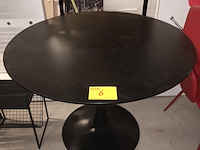 Lot 6 - ronde zwarte eettafel