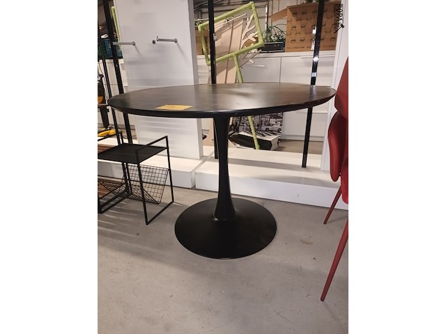 Lot 6 - ronde zwarte eettafel - afbeelding 2 van  4