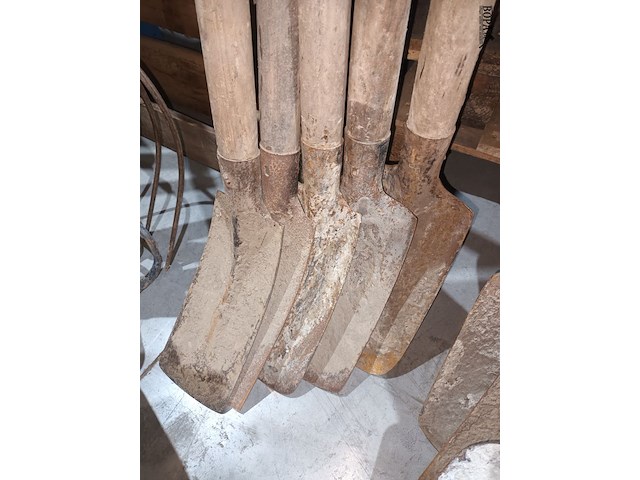 Lot 6 - spade. 5 stuks - afbeelding 2 van  2