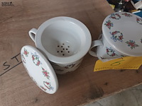 Lot 6 - theepot in keramiek. 2 stuks - afbeelding 2 van  3