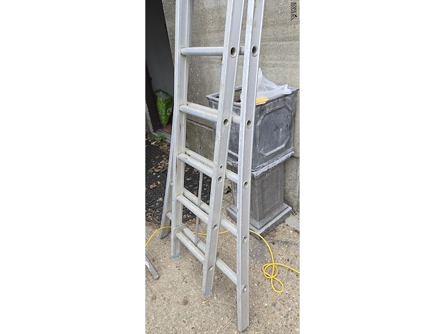 Lot 6 - uitschuifbare ladder 2 x 12 treden - afbeelding 3 van  5